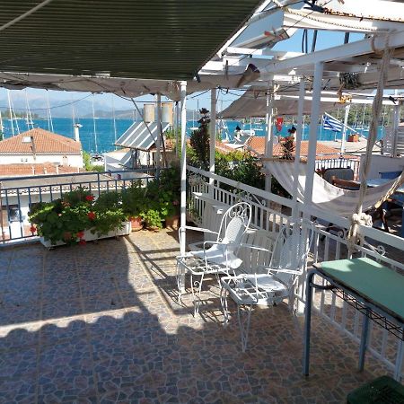 Nikos Rooms And Studios Poros Town Exterior foto