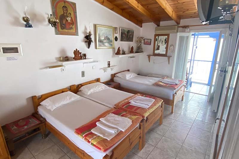 Nikos Rooms And Studios Poros Town Exterior foto