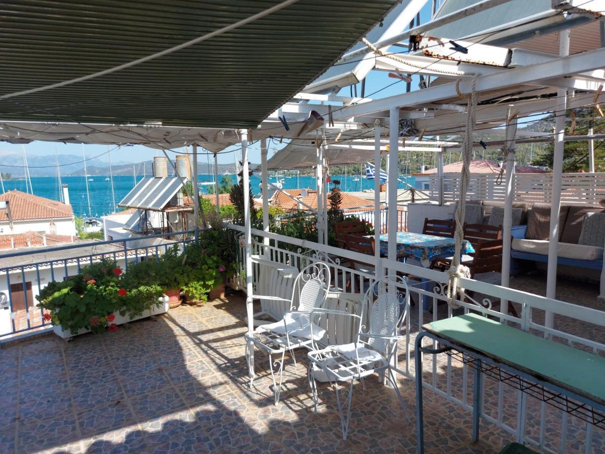 Nikos Rooms And Studios Poros Town Exterior foto