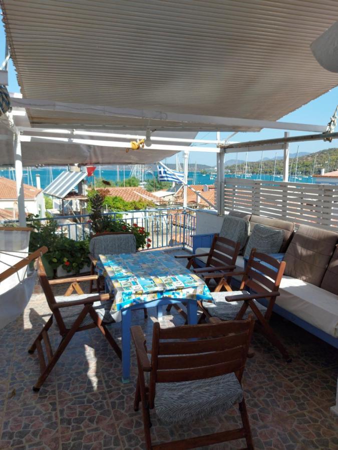 Nikos Rooms And Studios Poros Town Exterior foto