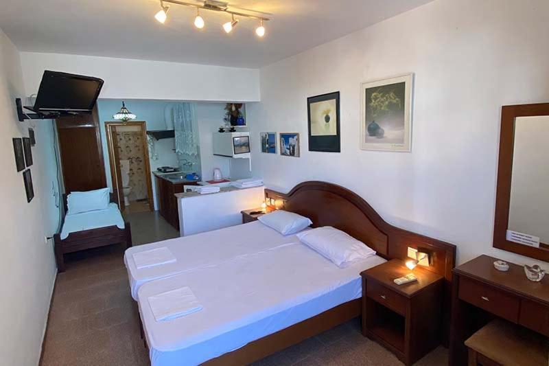 Nikos Rooms And Studios Poros Town Exterior foto